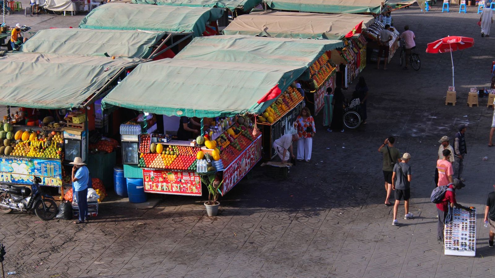 Un marché marocain avec ses étals